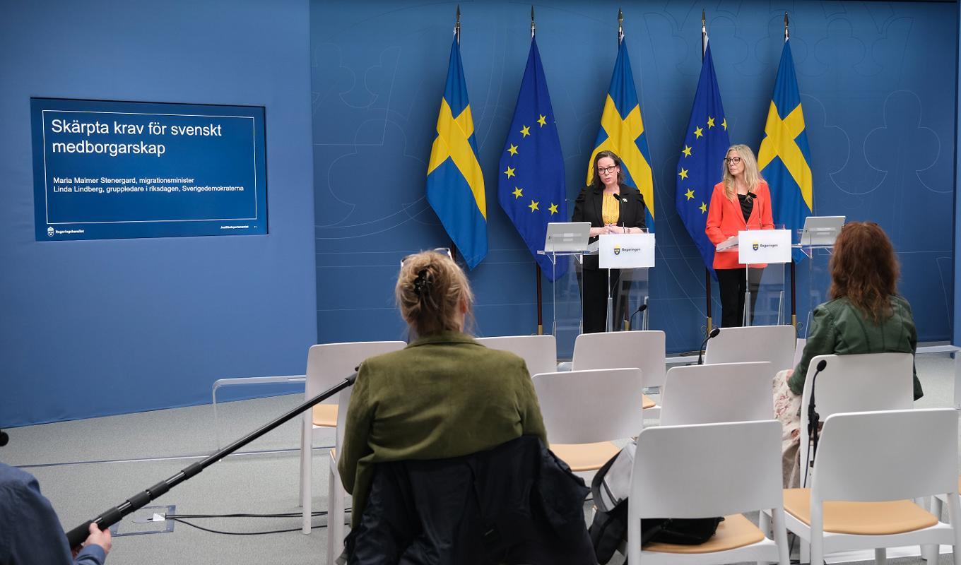 Maria Malmer Stenergard och Linda Lindberg presenterade nya regler som man vill införa rörande ansökan om svenskt medborgarskap. Foto: Regeringskansliet