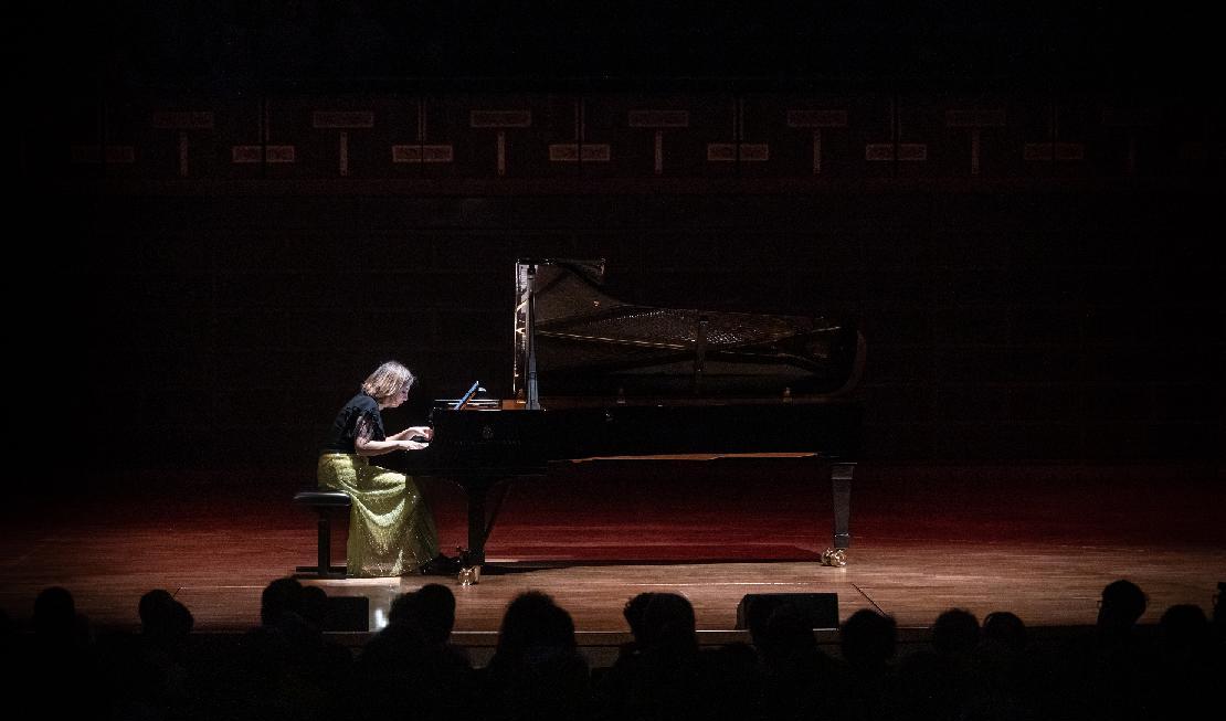Ingrid Fliter visade sitt stora engagemang i Robert Schumanns pianomusik genom att ägna honom ett helt konsertprogram. foto: Nadja Sjösröm
