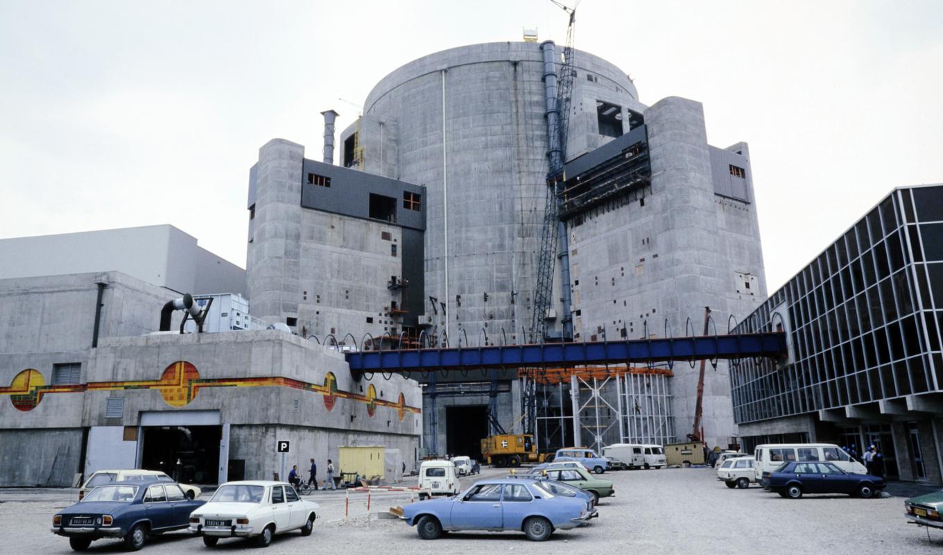 Den franska natriumkylda reaktorn Super-Phénix har varit måltavla för terrorism i form av fem raketdrivna granater. Senare tog den gröna schweiziska politikern Chaïm Nissim på sig attacken. Bild från den 2 juni 1982. Foto: Helene Cayeux/AFP via Getty Images