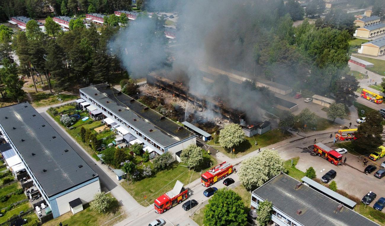 Räddningstjänsten larmades på måndagsförmiddagen om att en radhuslänga brinner i Sätra i Gävle. Arkivbild. Foto: Marko Säävälä/TT