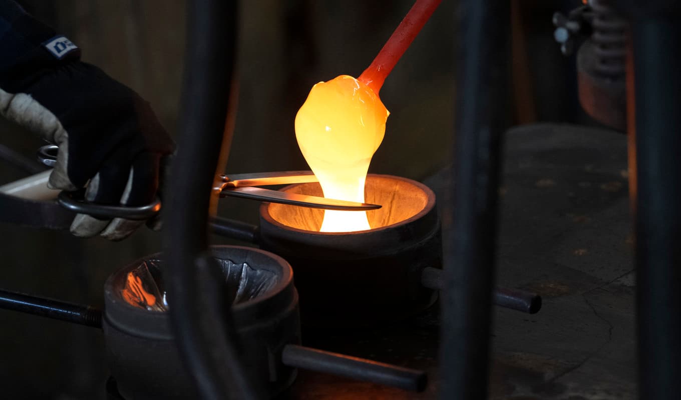 Den enda aktiva glashyttan i Orrefors har förstörts i en brand. Arkivbild från ett annat glasbruk. Foto: Johan Nilsson/TT