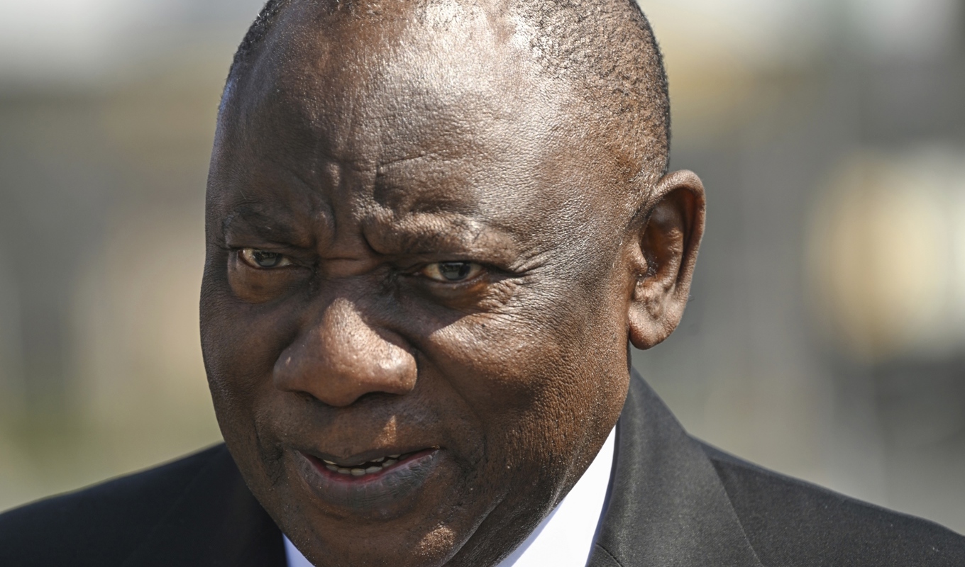 Sydafrikas president Cyril Ramaphosa när han anlände till S:t Petersburgs internationella flygplats. Foto: Grigory Sysoyev/AP/TT