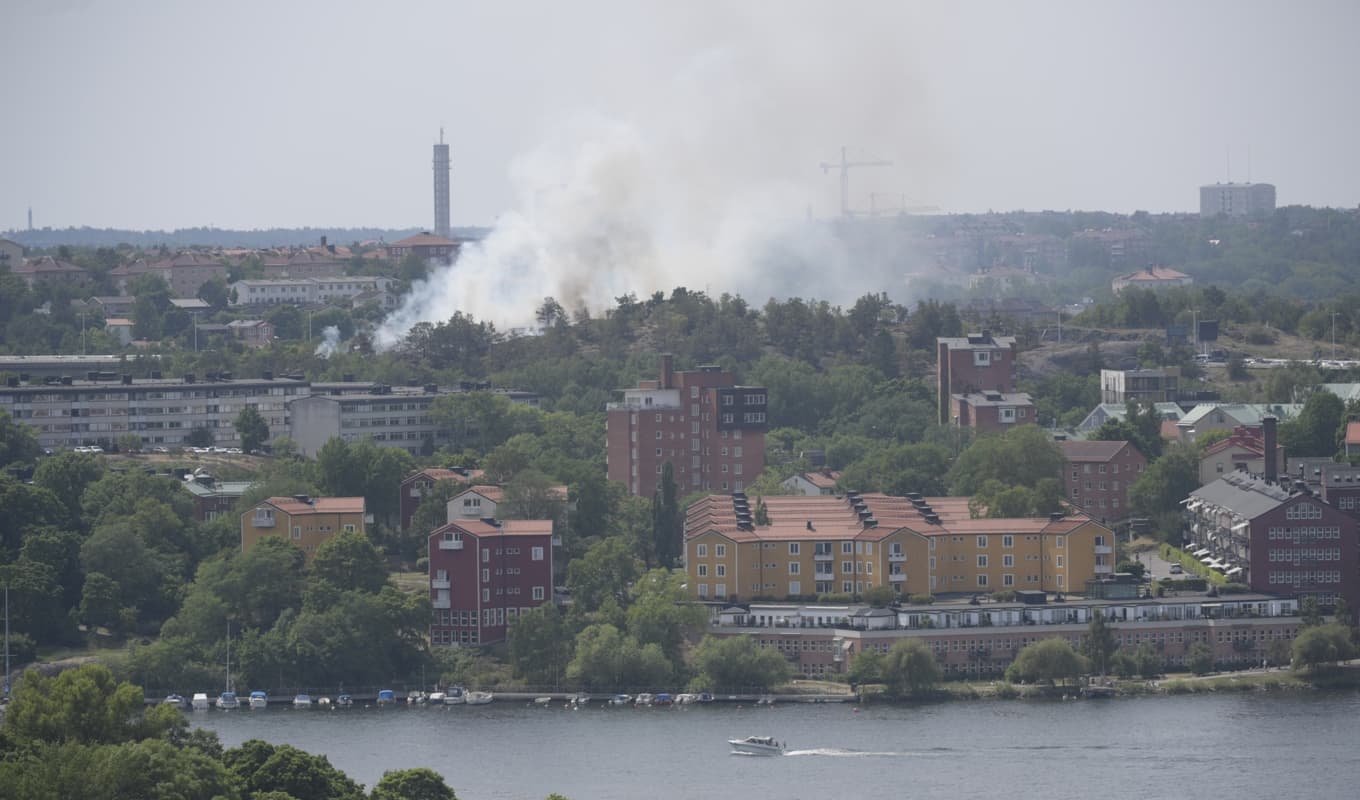 Stor markbrand i Gröndal i södra Stockholm på lördagen. Foto: Maja Suslin/TT