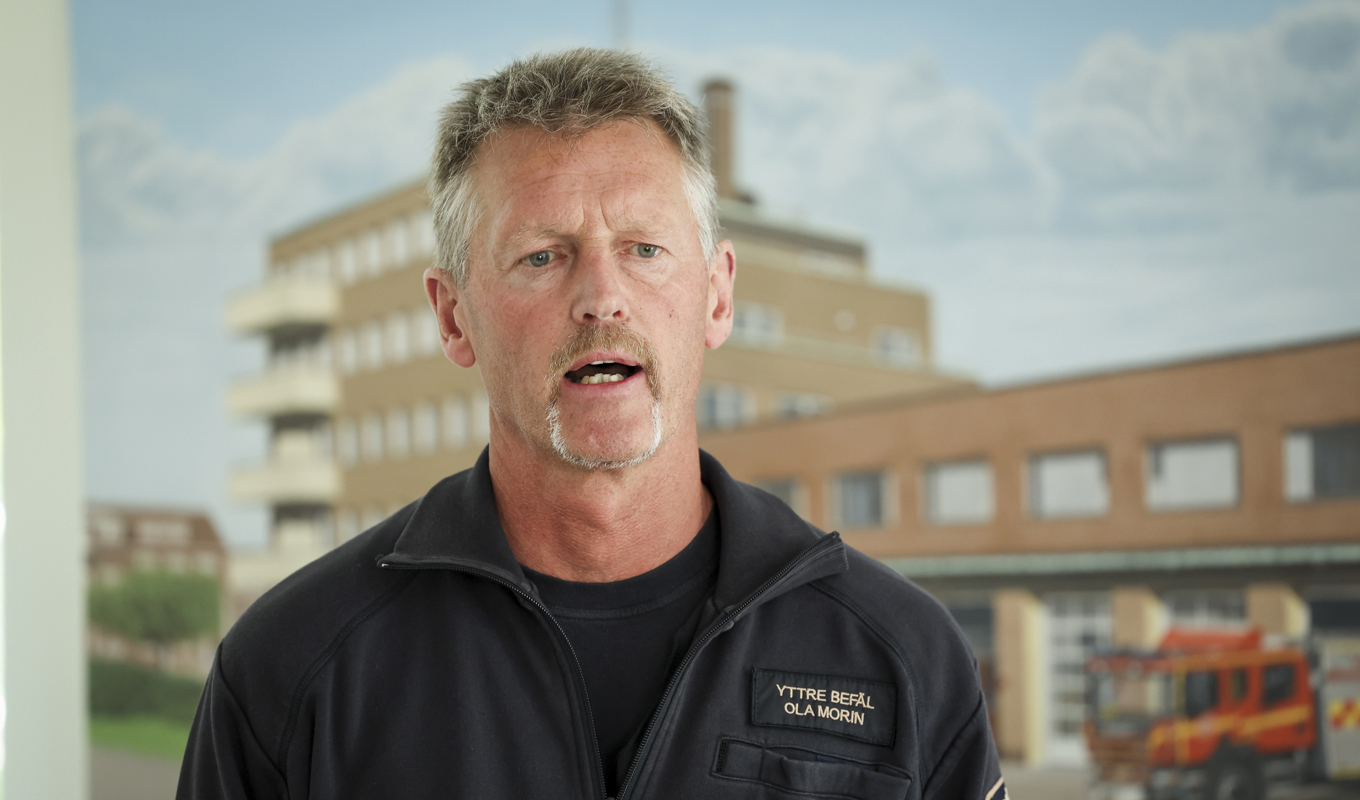 Räddningstjänstens insatsledare Ola Morin under en pressträff på Bårslövs brandstation. Foto: Anders Bjurö/TT