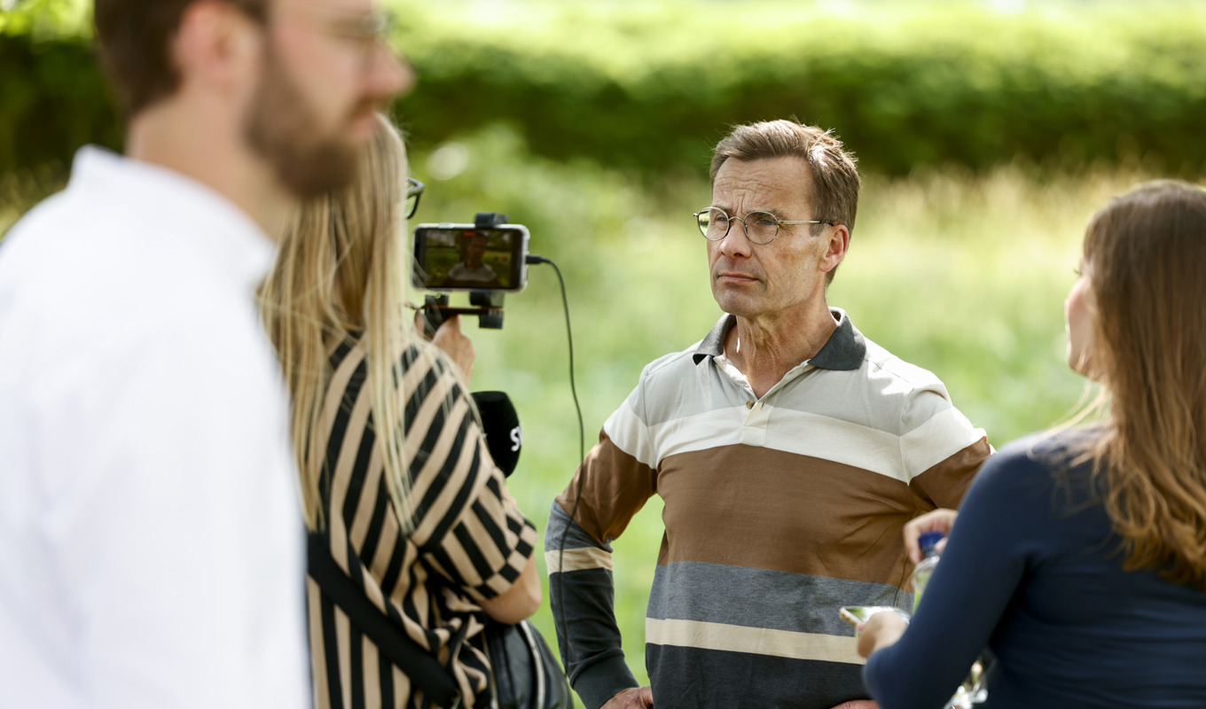 Statsminister Ulf Kristersson (M) träffar media för frågor kring hans möte med USA:s president Joe Biden på onsdag nästa vecka. Foto: Stefan Jerrevång/TT