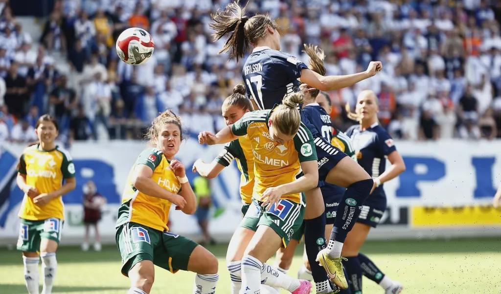 Nick av Linköpings Nellie Karlsson som leder till 1-0 men senare dömdes som självmål, i damallsvenskan den 14 maj, mellan Linköping FC och IFK Norrköping FK.Foto: Stefan Jerrevång/TT