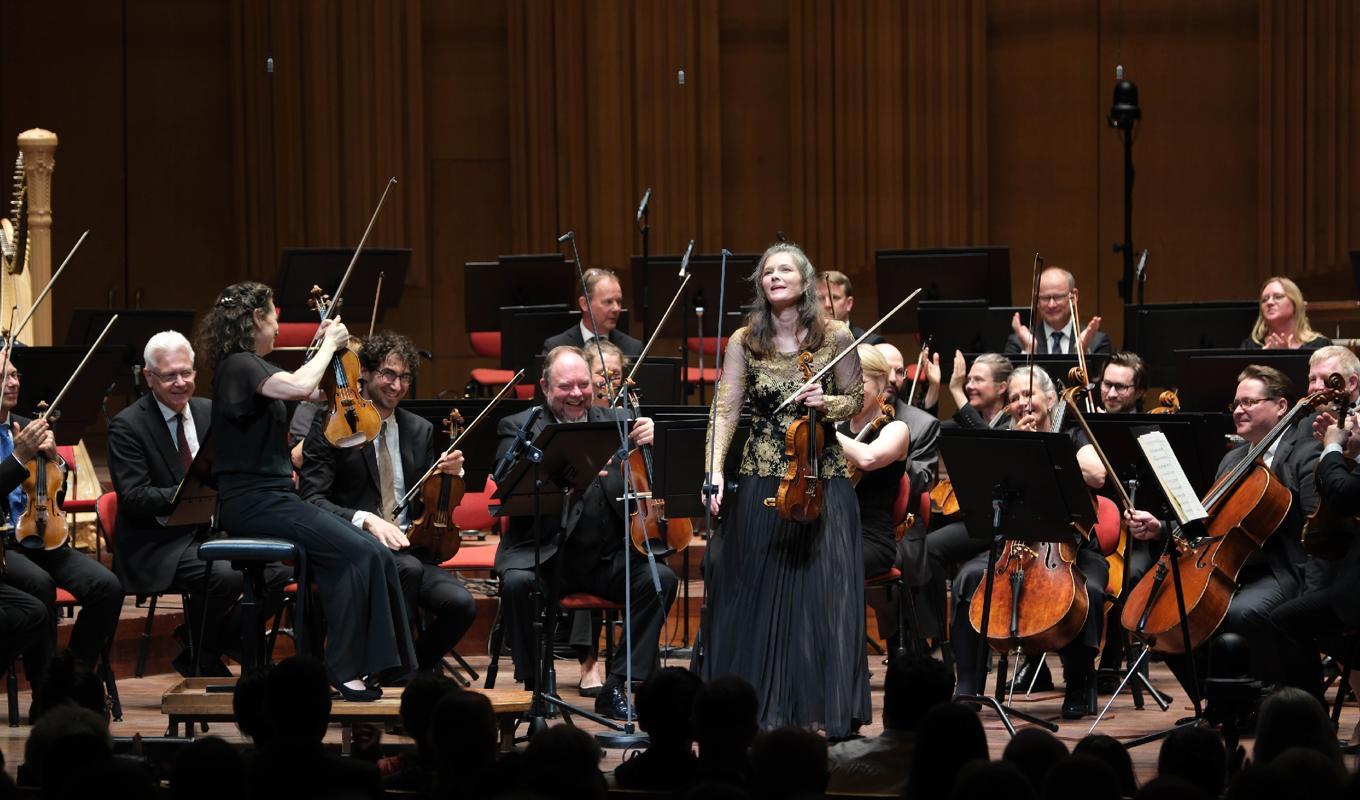 Janine Jansen gjorde succé med sina briljanta och fantasifulla tolkningar av Mozarts fjärde och femte violinkonserter. Foto: Arne Hyckenberg