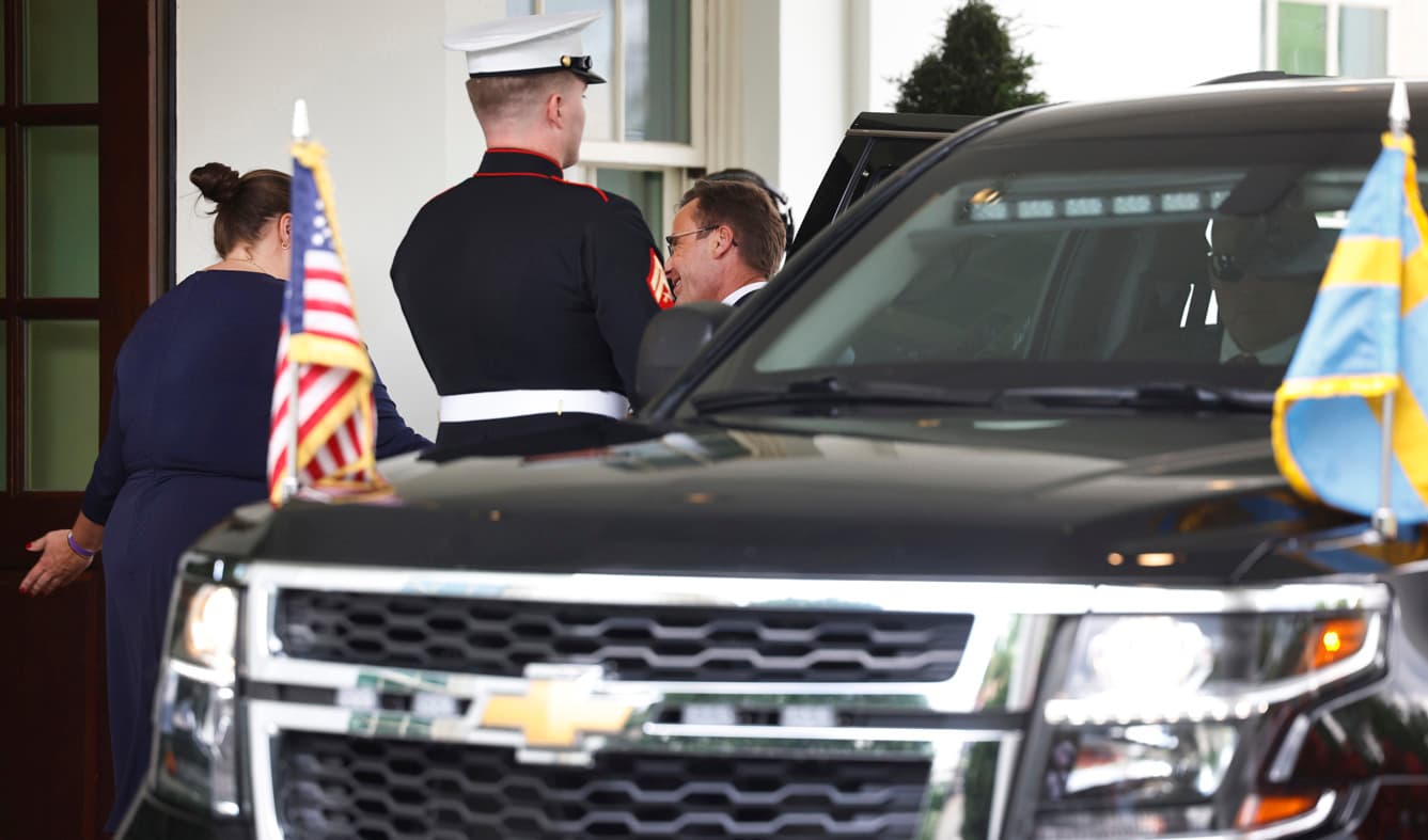 Statsminister Ulf Kristersson (M) har ankommit till Vita huset för ett möte med Joe Biden. Foto: Stefan Jerrevång/TT