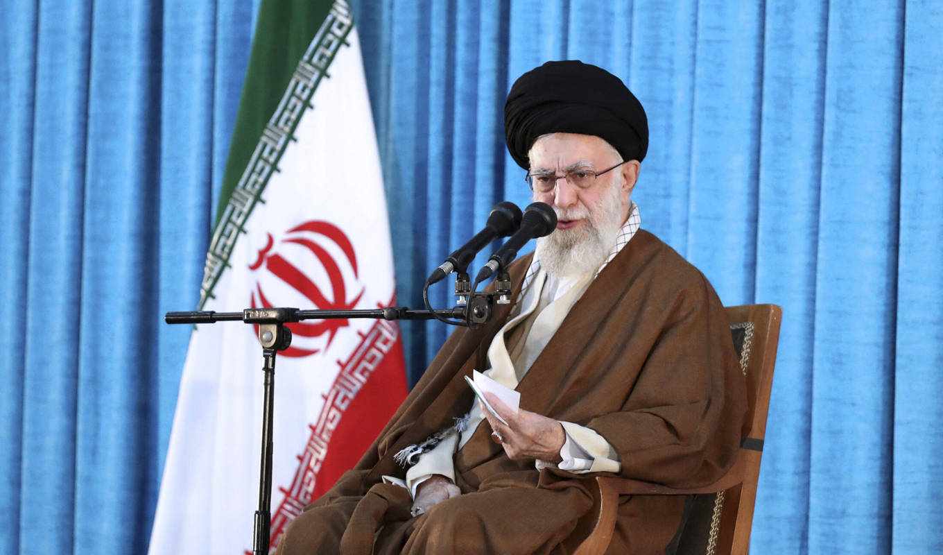 Irans ayatolla Ali Khamenei kräver att Sverige utlämnar koranbrännare. Arkivbild. Foto: AP/TT