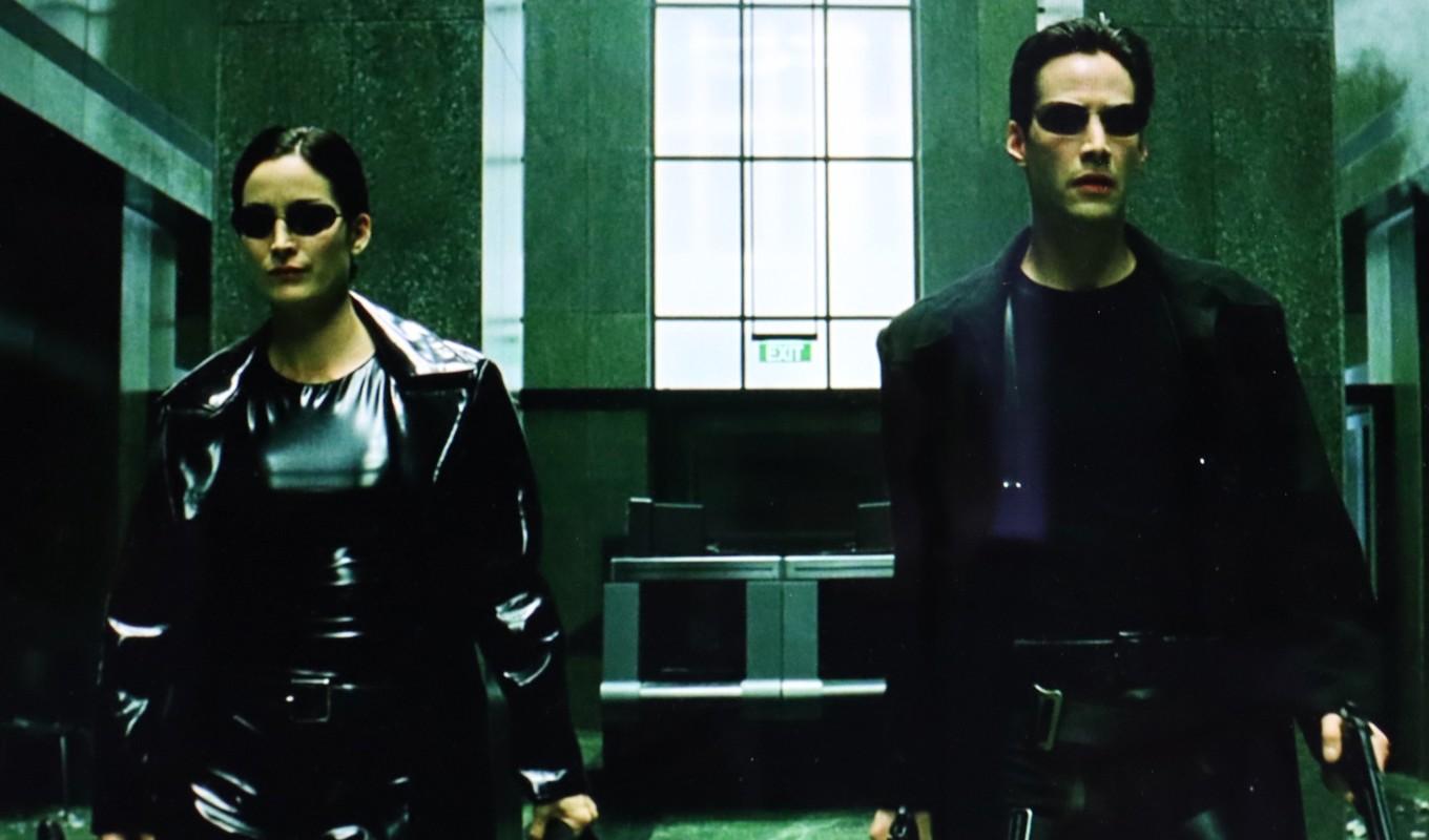 Trinity (Carrie-Anne Moss) och Thomas A. Anderson (Keanu Reeves), alias Neo, i filmklassikern The Matrix.