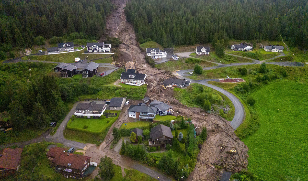 Ett omfattande jordskred i Bagn. Foto: Cornelius Poppe/NTB/TT