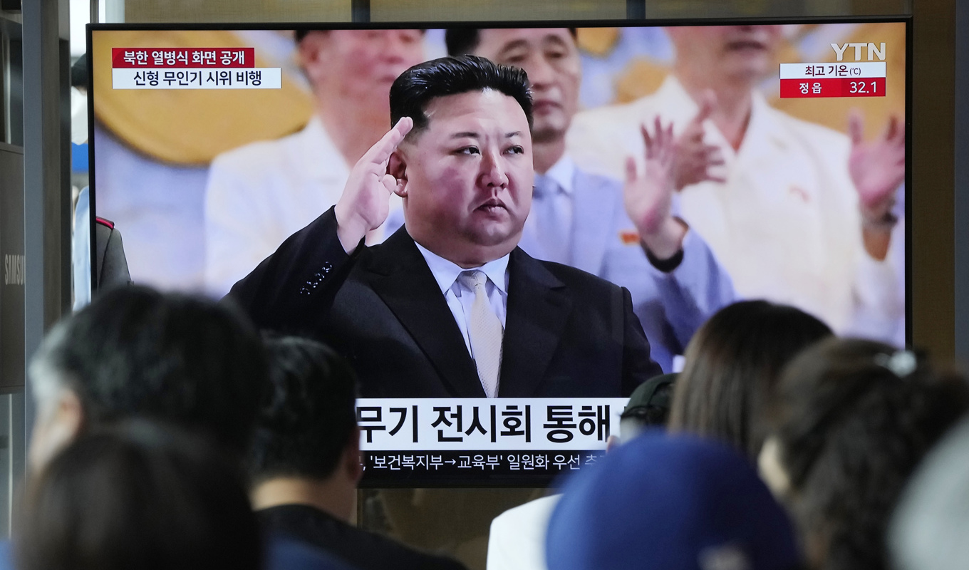 Nordkoreas diktator Kim Jong-un under en nyhetssändning i Sydkorea. Arkivbild. Foto: Ahn Young-joon/AP/TT