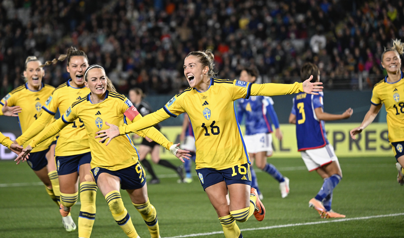 Filippa Angeldahl firar sitt 2–0-mål i VM-kvartsfinalen mot Japan. Foto: Pontus Lundahl/TT