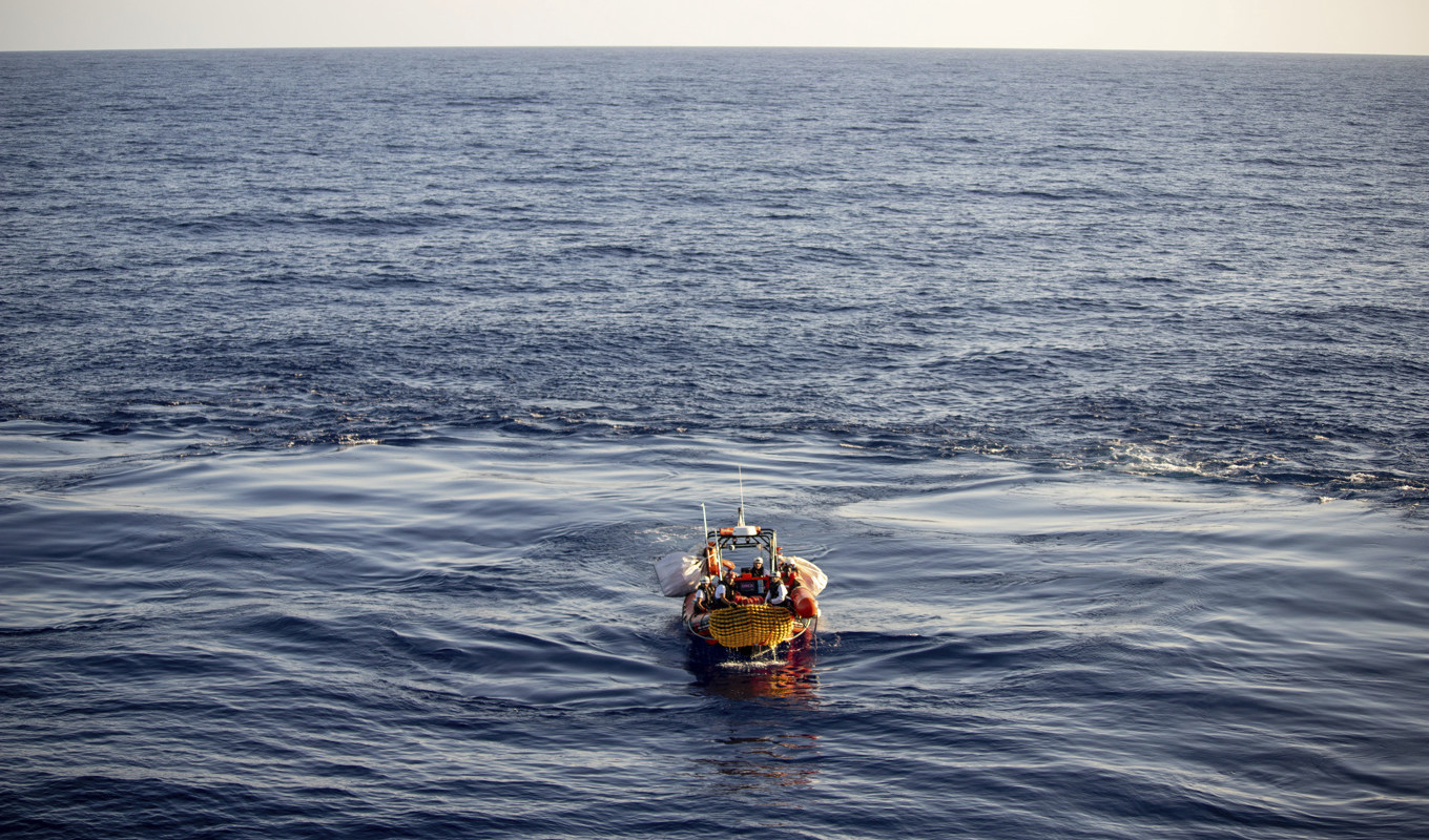 Räddningsinsats av migranter på Medelhavet. Arkivbild. Foto: Stefan Pejovic/MSF via AP/TT