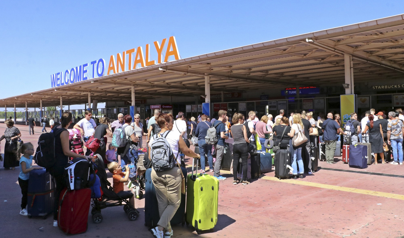 Den tyska parlamentsledamoten Gökay Akbulut greps vid ankomst på Antalyas flygplats och släpptes några timmar senare. Arkivbild. Foto: AP/TT