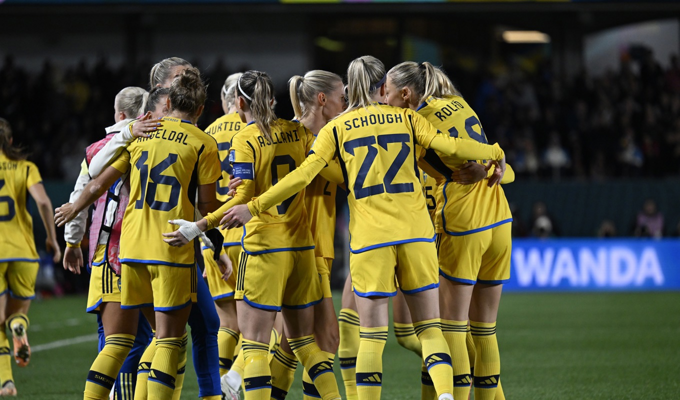 Sverige skjuter upp eventuellt medaljfirande. Foto: Pontus Lundahl/TT