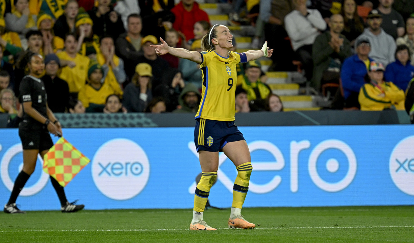 Sveriges Kosovare Asllani jublar efter sitt 2–0-mål. Foto: Pontus Lundahl/TT