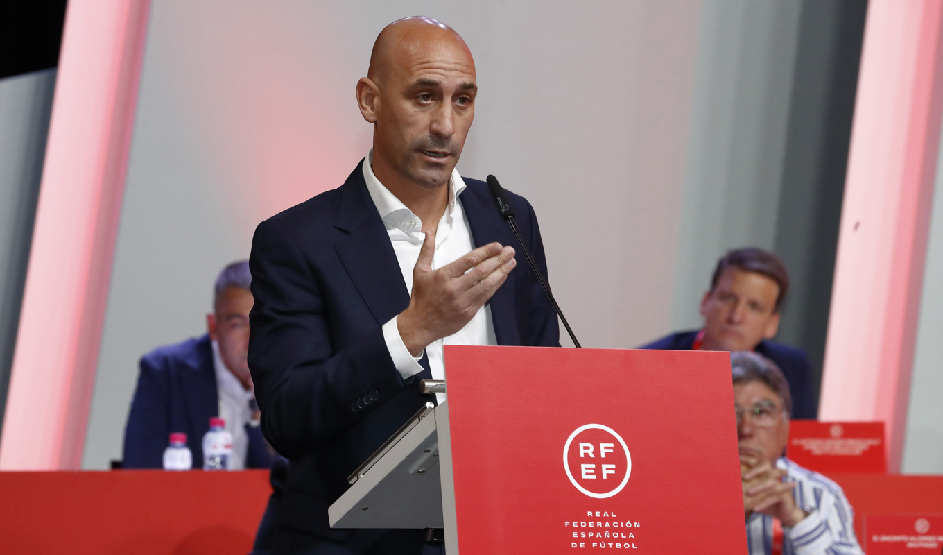 Fifa stänger av Luis Rubiales. Foto: RFEF/AP/TT