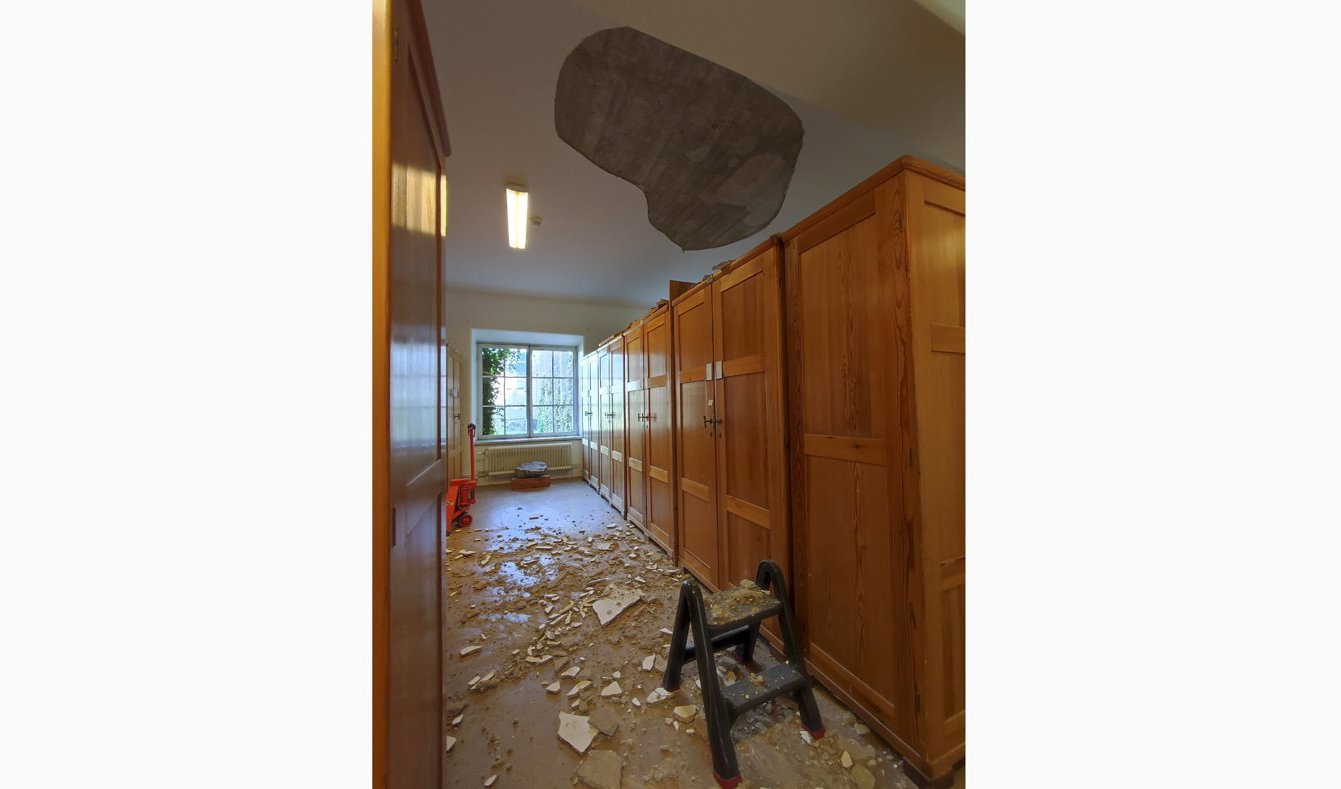 Innertaket rasade i en av de salar där museet förvarar sina samlingar. Pressbild. Foto: Naturhistoriska riksmuseet