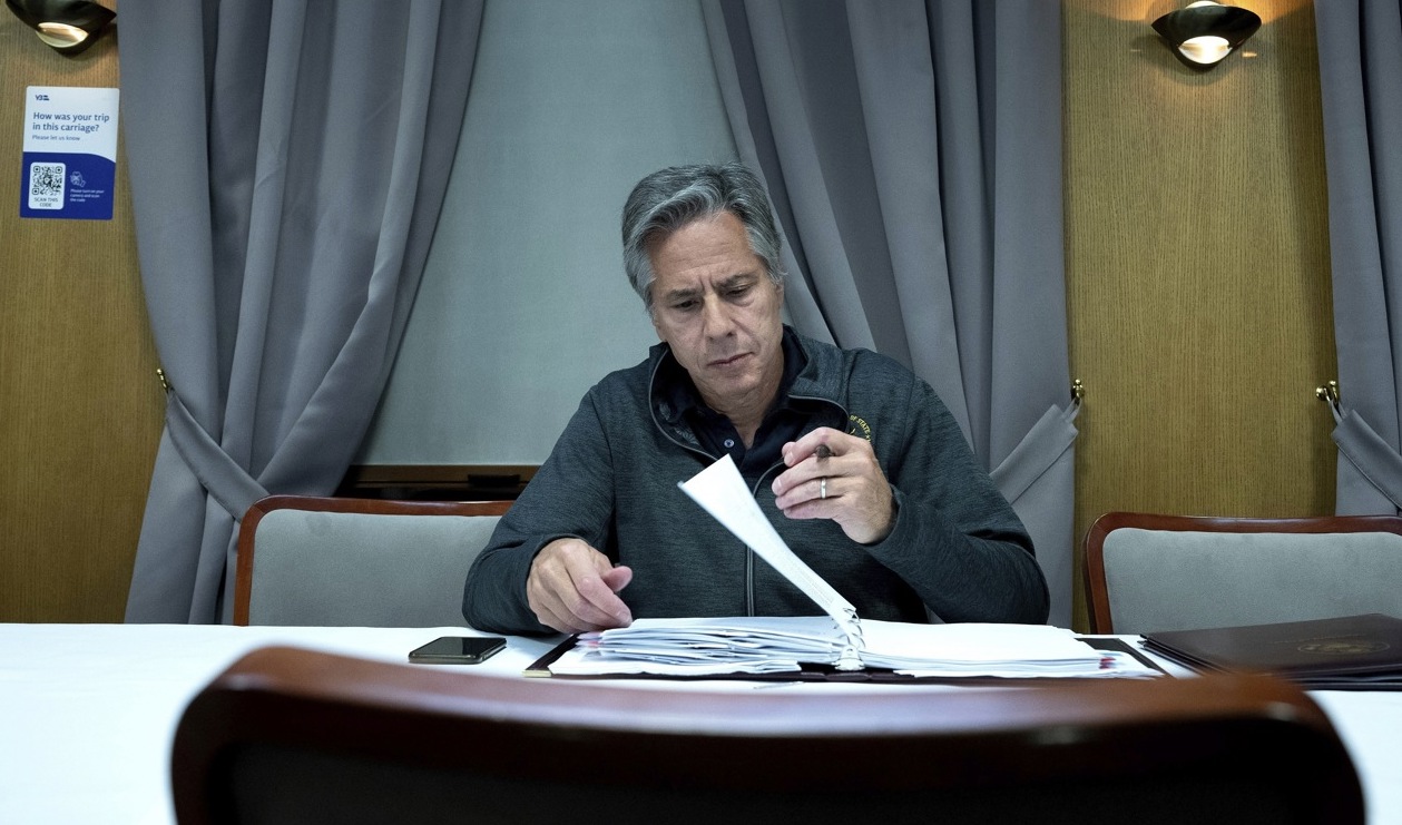 USA:s utrikesminister Antony Blinken under sin tågresa på väg mot Ukrainas huvudstad Kiev. Foto: Brendan Smialowski/AP/TT