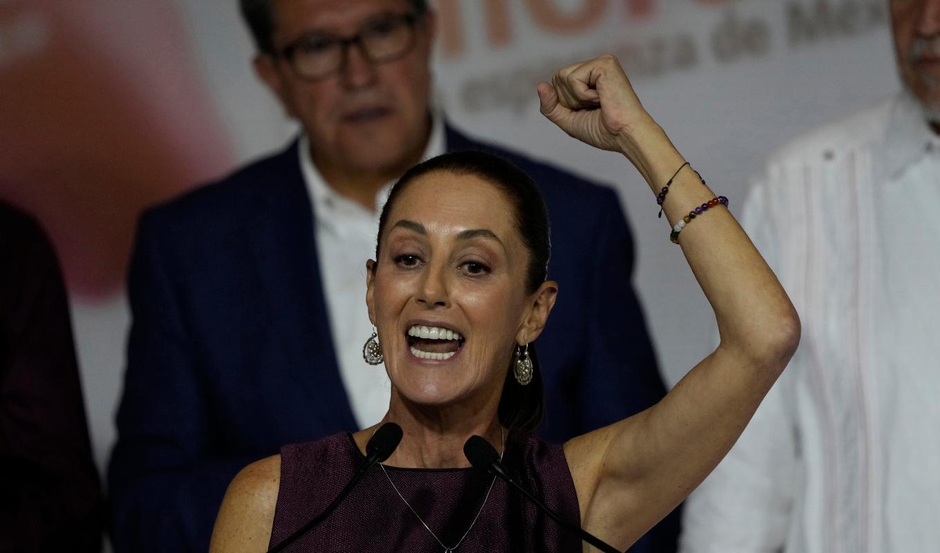Claudia Sheinbaum har chans att bli den första kvinnan på presidentposten i Mexiko i valet i juni 2024. Foto: Fernando Llano/AP/TT