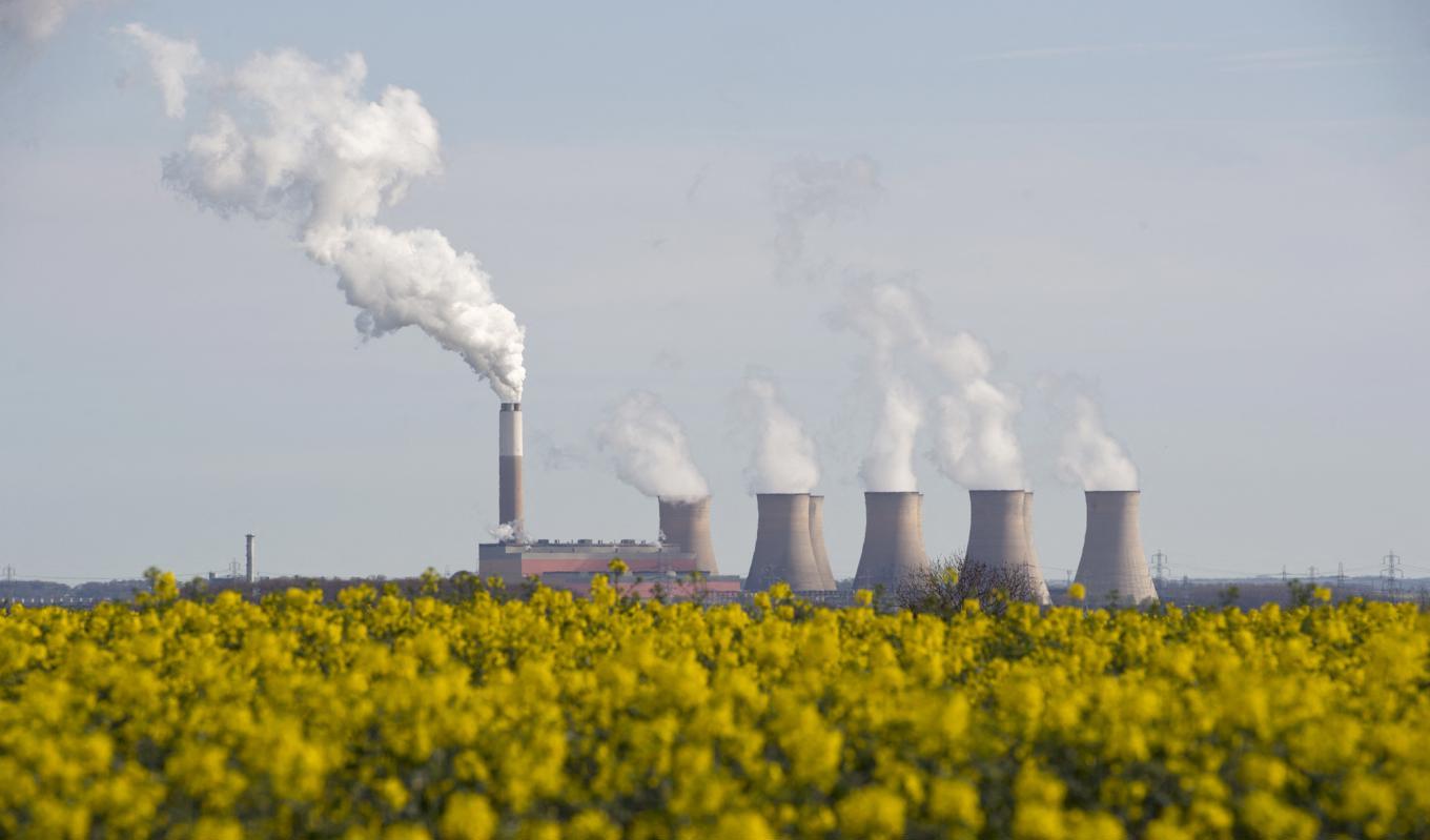 Stora koltillgångar gav Storbritannien fördelar i den industriella revolutionen. På bilden syns kolkraftverket Cottam utanför Darlton i östra England, den 17 april 2015.  Foto: Oli Scarff/AFP via Getty Images