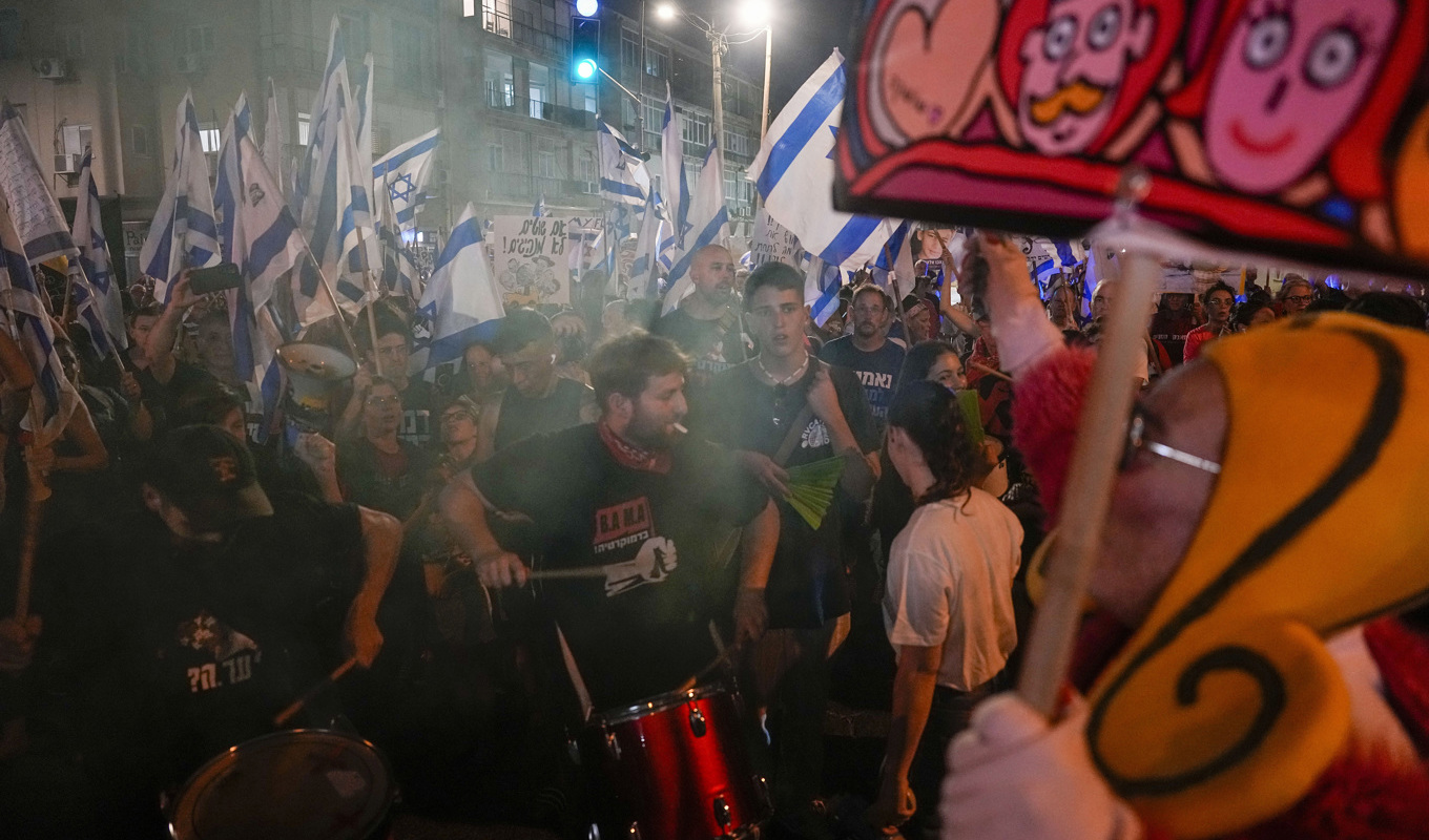 Demonstration i Tel Aviv på lördagskvällen. Foto: Ariel Schalit/AP/TT