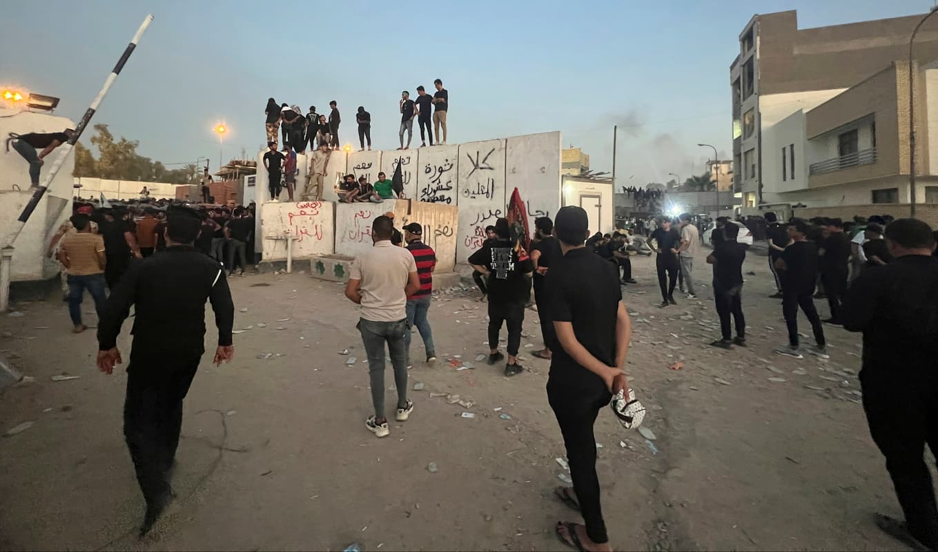 Kravallpolis och vattenkanoner sattes in för att skingra de hundratals demonstranterna. Arkivbild. Foto: Ali Jabar/AP/TT