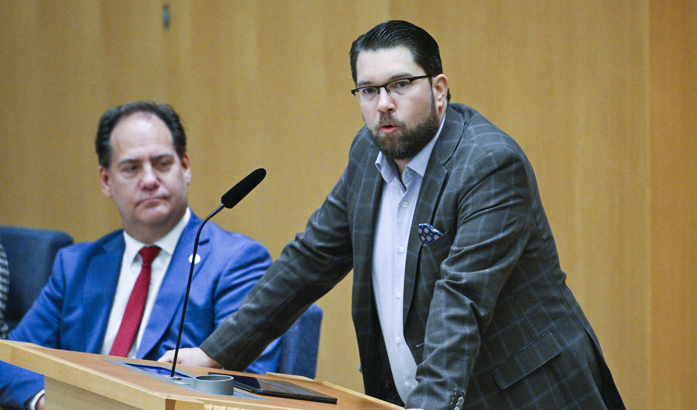Sverigedemokraternas partiledare Jimmie Åkesson (SD) vid höstens första partiledardebatt i riksdagen under onsdagen. Foto: Anders Wiklund/TT