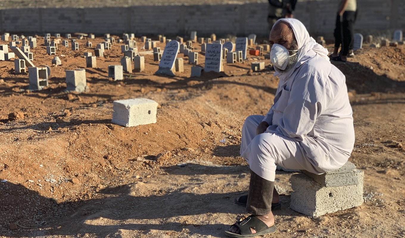 Gravstenar i Darnah som rests för offren för de dödliga översvämningarna. Foto: Yousef Murad/AP/TT
