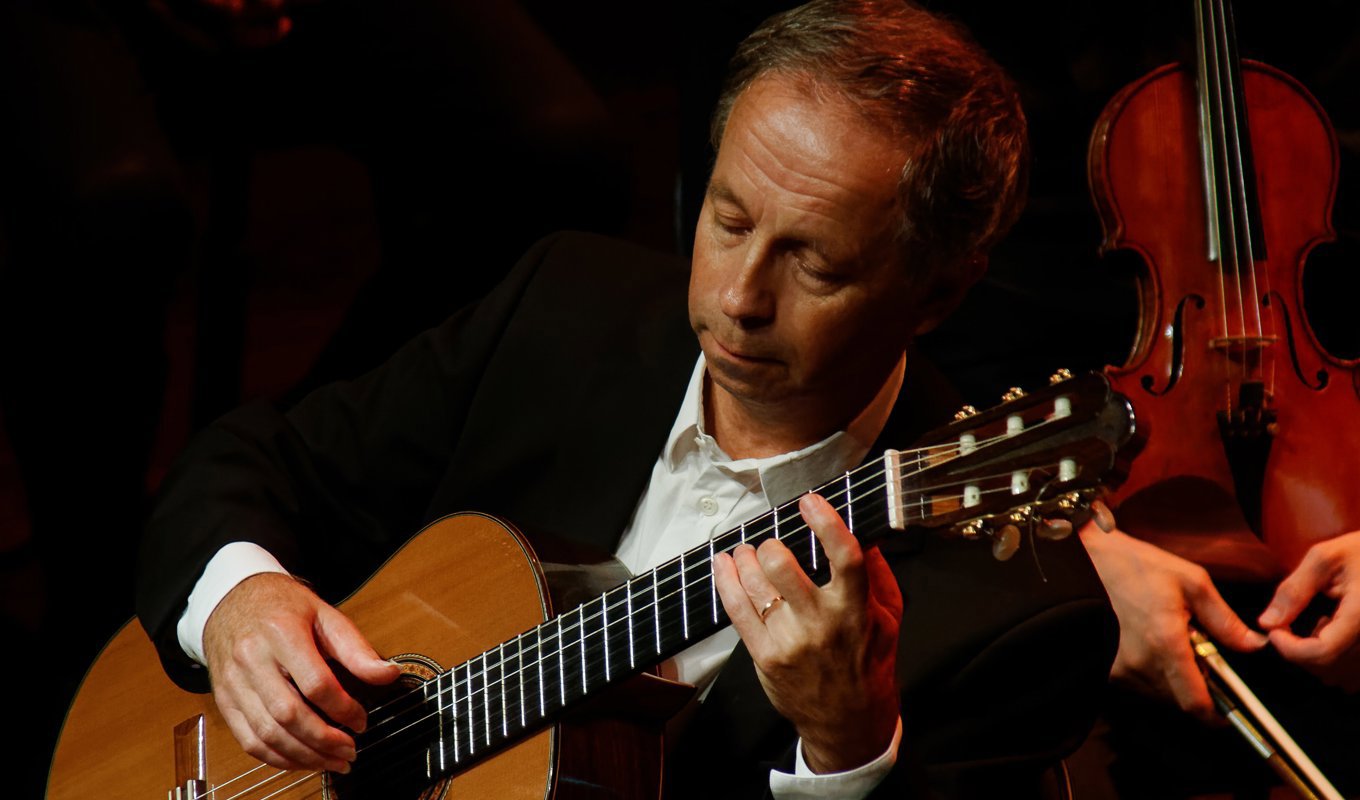 Göran Söllscher valdes nyligen in i Hall of Fame för klassisk gitarr i USA som första svenska gitarrist någonsin. Pressbild. Foto: Uppsala Gitarrfestival
