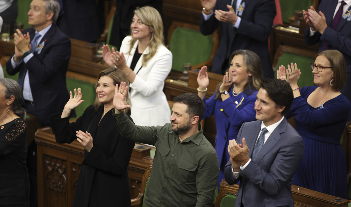 Ukrainas president Volodymyr Zelenskyj och Kanadas premiärminister Justin Trudeau i det kanadensiska underhuset. Foto: Patrick Doyle/AP/TT