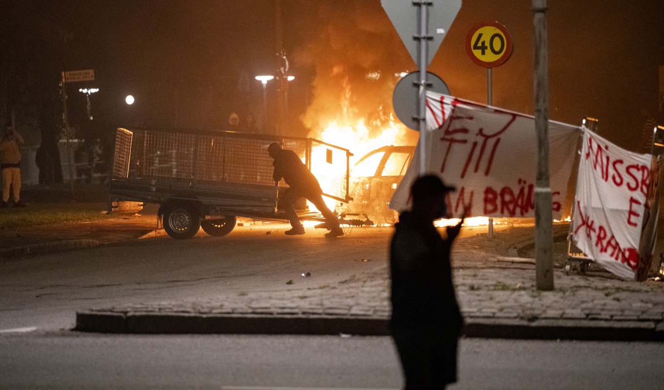 Tre pojkar har anhållits misstänkta för inblandning i det våldsamma upploppet i Rosengård i Malmö i början av september. Arkivbild. Foto: Johan Nilsson/TT