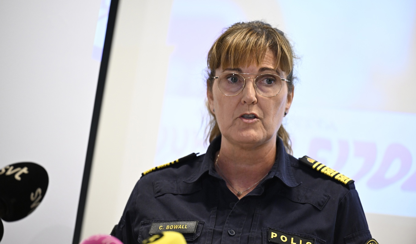 Catarina Bowall, kommenderingschef för den särskilda händelsen i Uppsala, vid torsdagens pressträff. Foto: Pontus Lundahl/TT