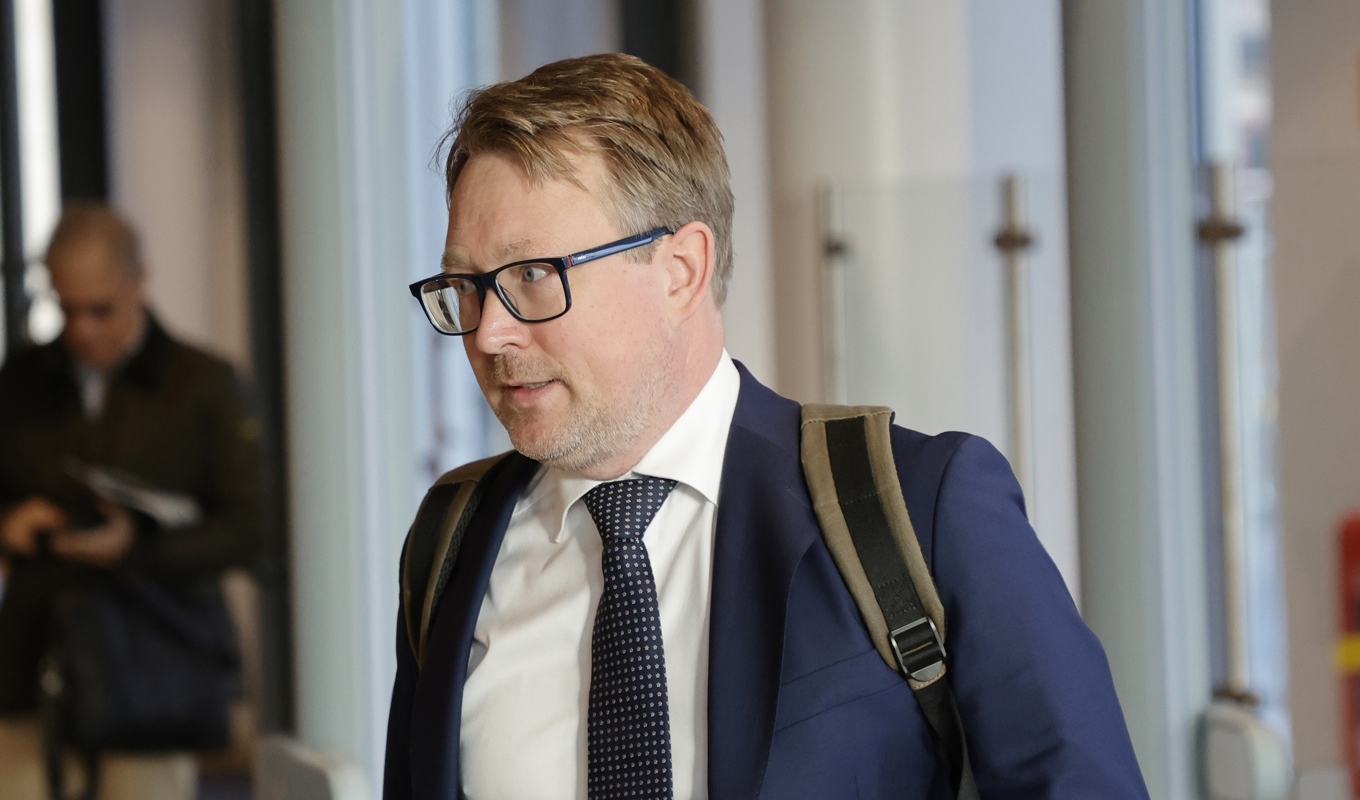 Åklagaren Thobias Vilhelmsson anländer till Göta hovrätt för första dagen av den nya rättegången i Tovefallet. Foto: Adam Ihse/TT