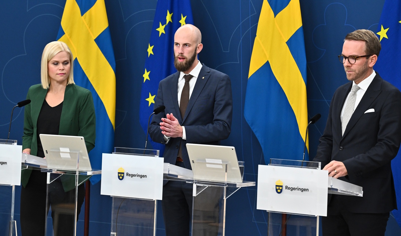 Jämställdhetsminister Paulina Brandberg (L), ministern för civilt försvar Carl-Oskar Bohlin (M) och infrastruktur- och bostadsminister Andreas Carlson (KD) vill strypa kriminellas tillgång till sprängmedel. Foto: Claudio Bresciani/TT