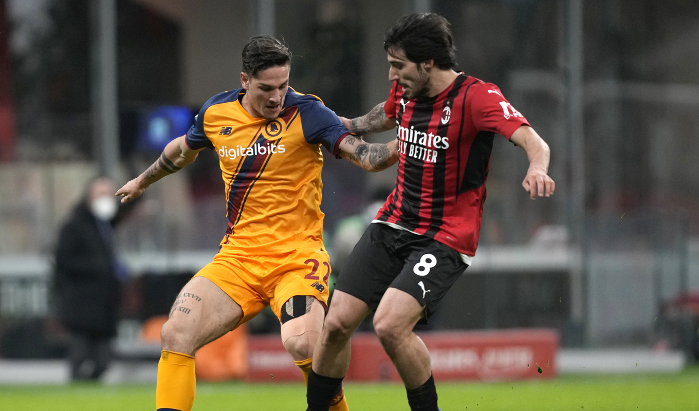 Zaniolo, då i Roma, och Tonali, då i Milan, i en duell mot varandra. Arkivbild. Foto: Antonio Calanni/AP/TT