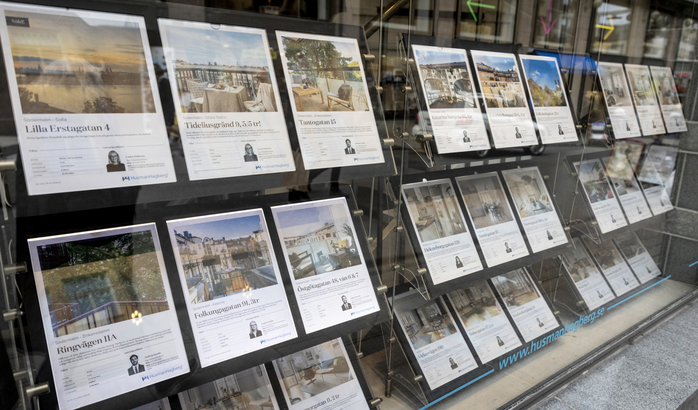 Bostadsannonser på ett mäklarkontor. Arkivbild. Foto: Christine Olsson