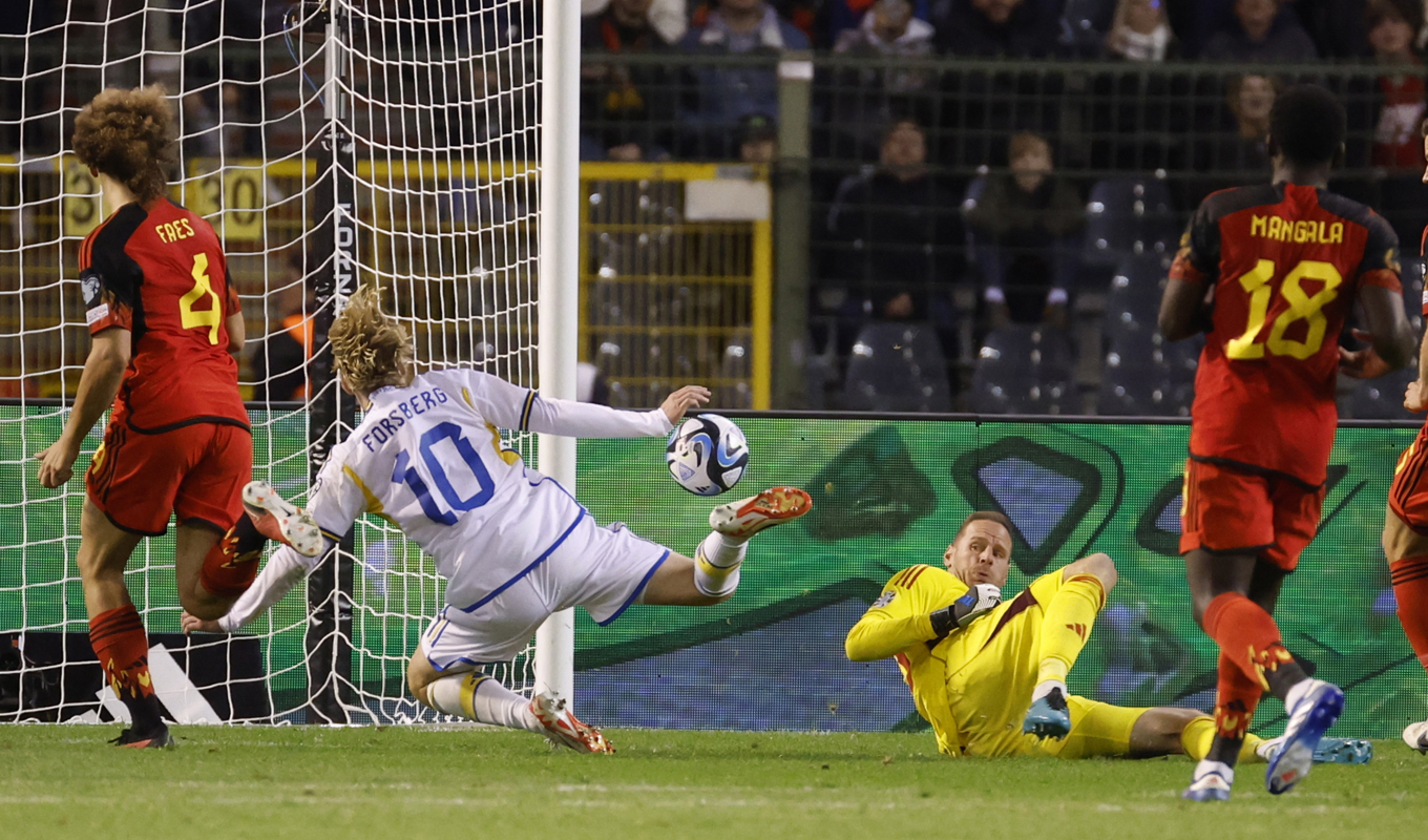 Emil Forsberg i ett anfall i första halvlek. Foto: Geert Vanden Wijngaert/AP/TT