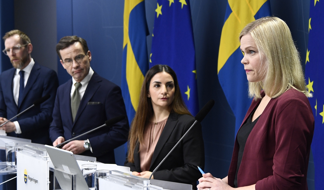 Regeringen träffar under måndagen representanter för det judiska civilsamhället för att diskutera hur händelserna i Israel påverkar judar i Sverige. I mötet deltar socialminister Jakob Forssmed (KD), kulturminister Parisa Liljestrand (M) och jämställdhets- och biträdande arbetsmarknadsminister Paulina Brandberg (L). På bilden syns också Statsminister Ulf Kristersson (M). Arkivbild. Foto: Lars Schröder/TT
