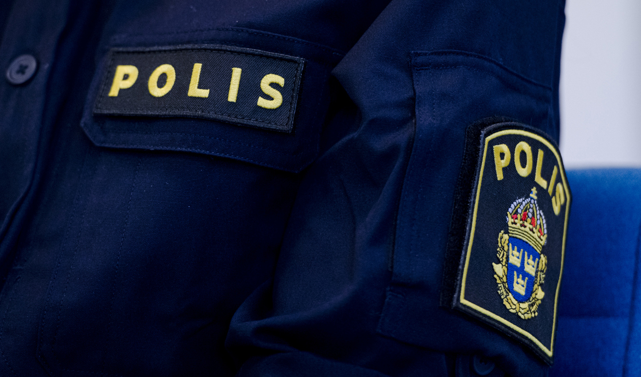 En man har fallit från en balkong i samband med en polisinsats i Stockholmsförorten Alby. Arkivbild. Foto: Tim Aro/TT