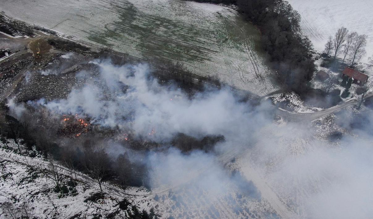 Branden i en olaglig deponi i Botkyrka kommun pågick i flera månader. Arkivbild. Foto: Magnus Hjalmarson Neideman/SvD/TT