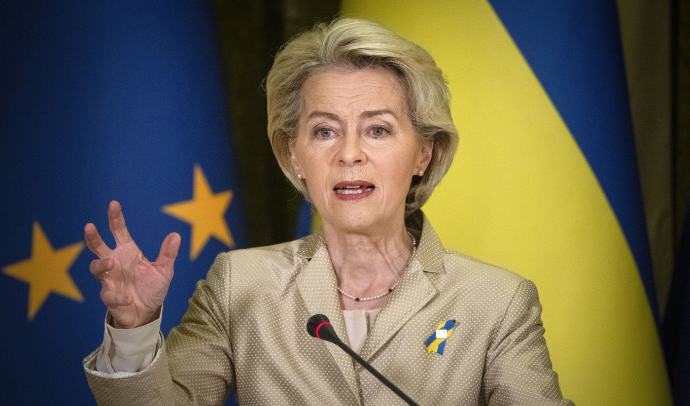 EU-kommissionens ordförande Ursula von der Leyen vid ett besök i Kiev i helgen. Arkivfoto. Foto: Efrem Lukatsky/AP/TT