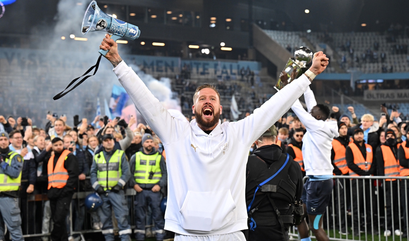 Malmö FF:s lagkapten Pontus Jansson jublar efter SM-guldet. Foto: Johan Nilsson/TT