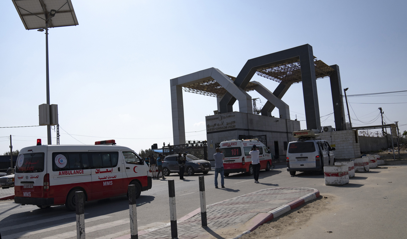 119 svenskar har fått tillstånd att passera gränsövergången vid Rafah på söndag, enligt UD:s uppgifter. Arkivbild. Foto: Fatima Shbair/AP/TT