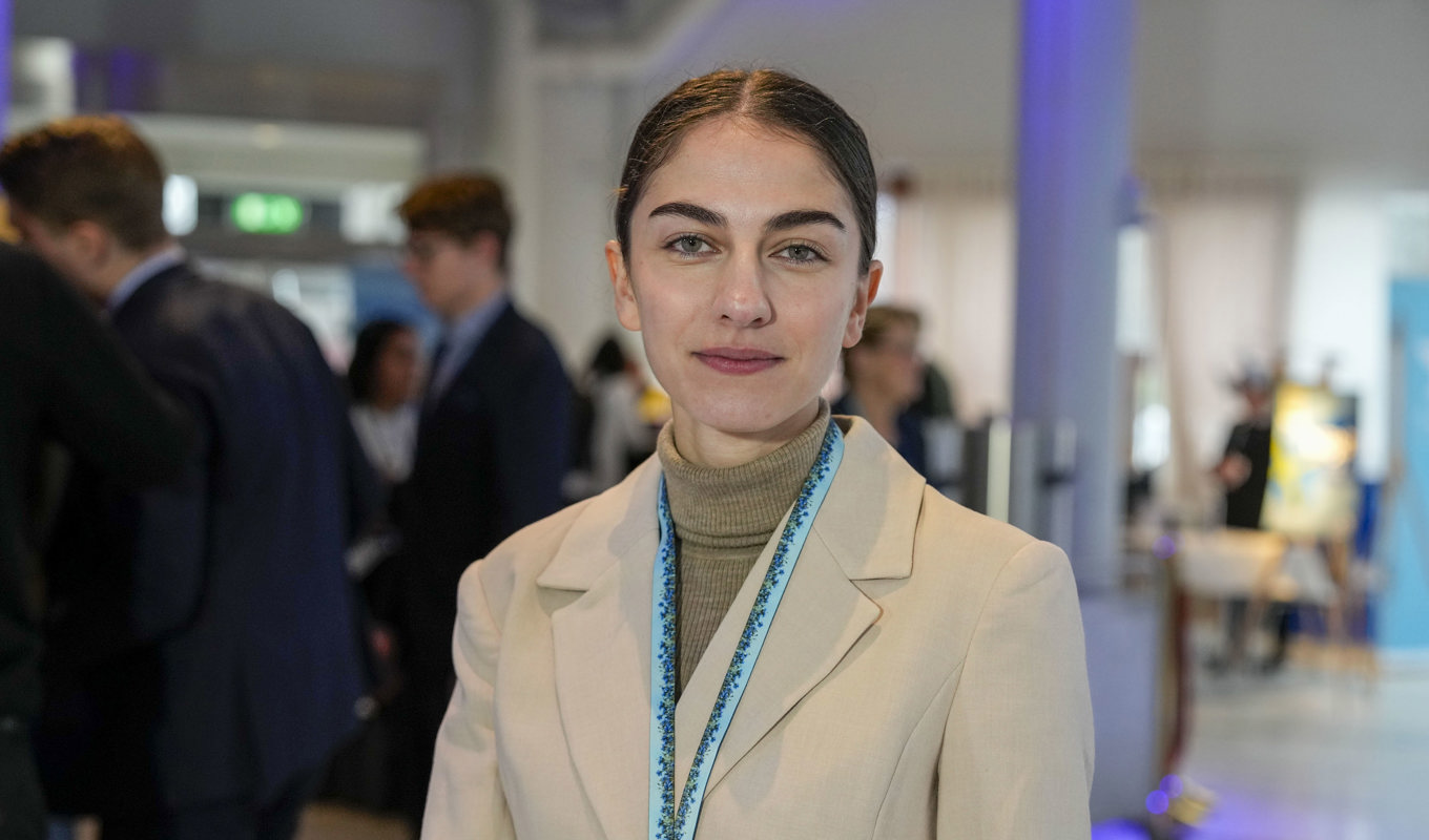 Klimat- och miljöminister Romina Pourmokhtari talade emot ett slöjförbud på Liberalernas landsmöte. Foto: Carolina Byrmo/TT