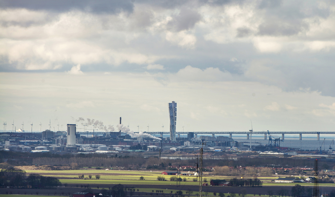 Bilden av Skåne är splittrad. Trots tufft läge har arbetslösheten i utsatta grupper minskat och skånsk industri går ganska bra inom vissa sektorer. Handeln drar dessutom fördel av närheten till Danmark, enligt en ny rapport. Arkivbild. Foto: Emil Langvad/TT