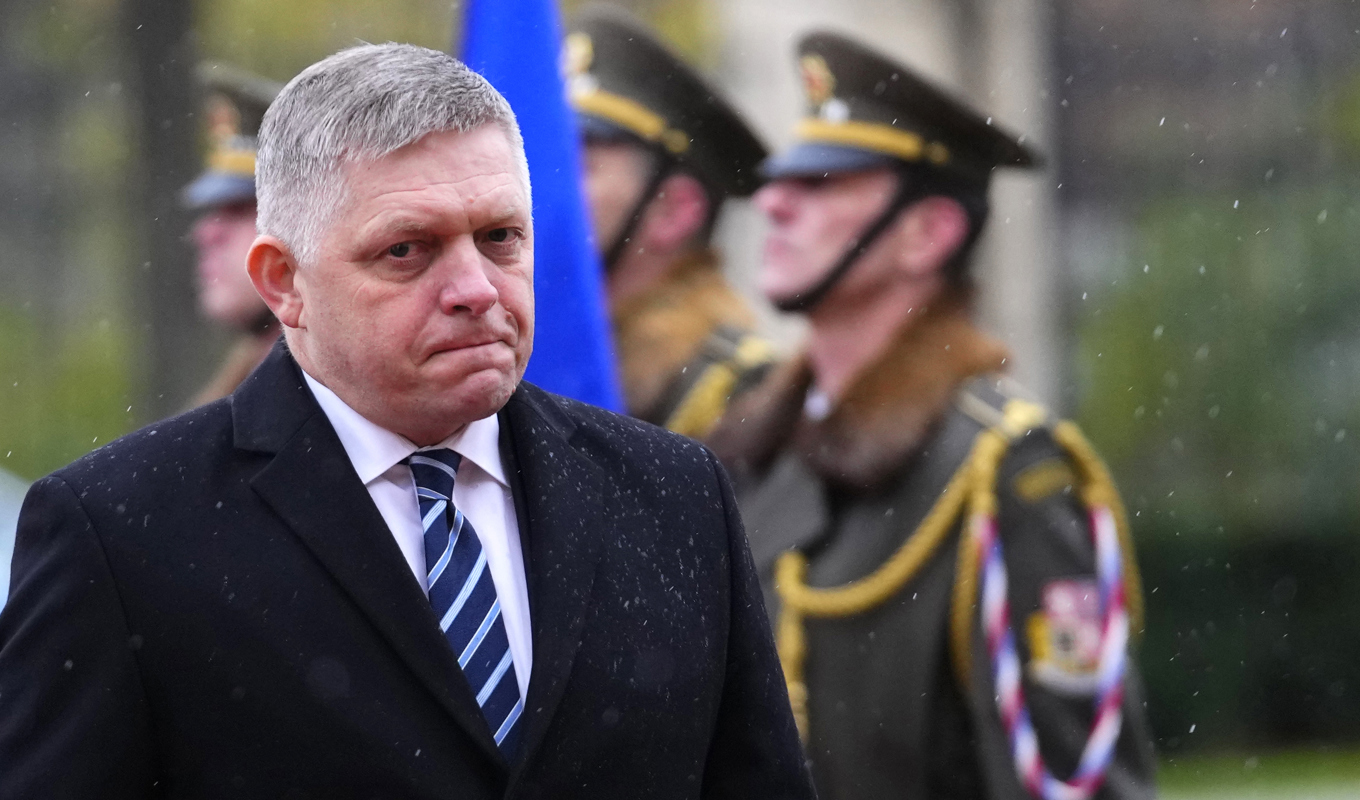 Slovakiens premiärminister Robert Fico under sitt besök i grannlandet Tjeckien på fredagen. Foto: Petr David Josek/AP/TT