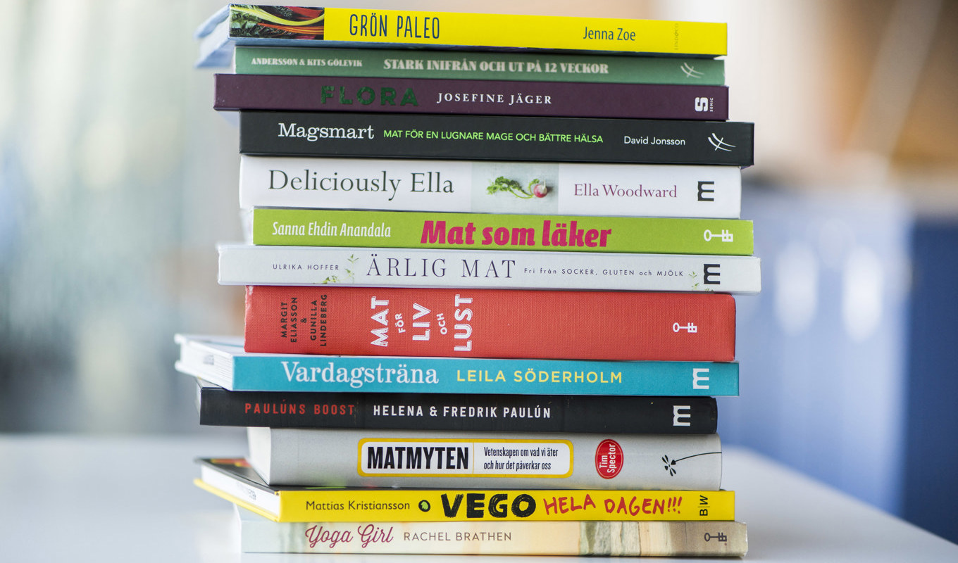 Kokböcker hör till den facklitteratur som har svårt med konkurrensen från nätet. Arkivbild. Foto: Erik Nylander/TT