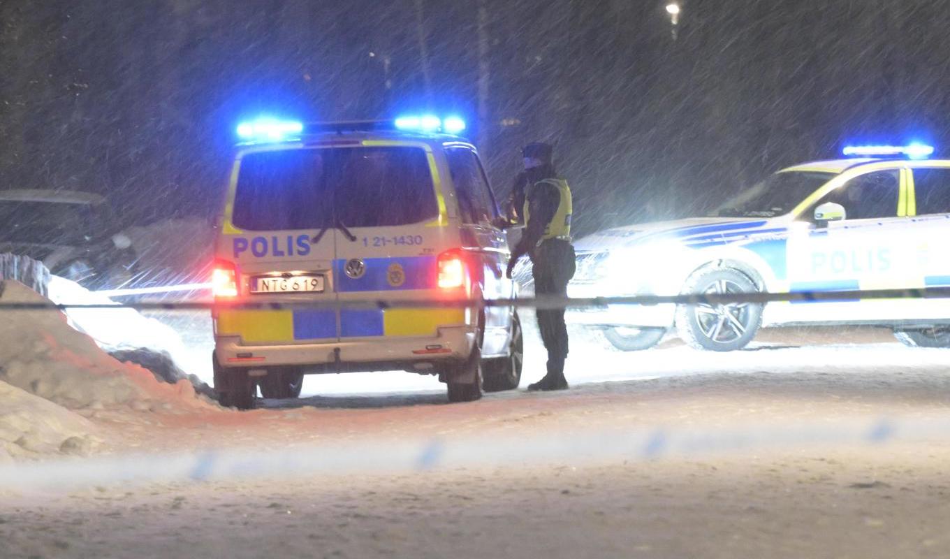 En explosion har inträffat utanför en villa i Lövstalöt norr om Uppsala. Foto: Fredrik Sandberg/TT